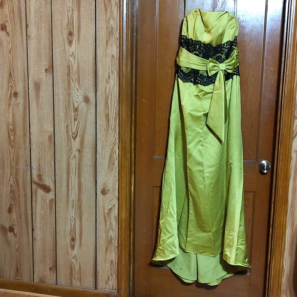 Dress - Picture 1 of 1